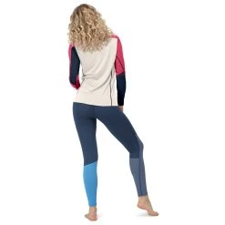 Norrøna - Women's Falketind Equaliser Merino Round Neck - T-shirt En Laine Mérinos -Boutique Röhnisch norroena womens falketind equaliser merino round neck t shirt en laine merinos detail 4